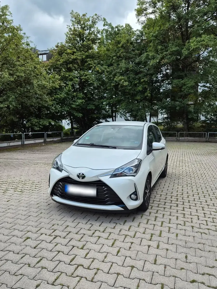 Gebraucht Toyota Yaris Team 111 PS (81 kW) 2018 Weiß Kleinwagen