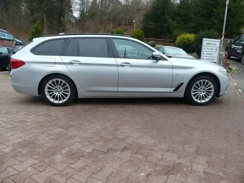 Gebraucht BMW 520 Sport Line 190 PS (139 kW) 2018 Silber Kombi
