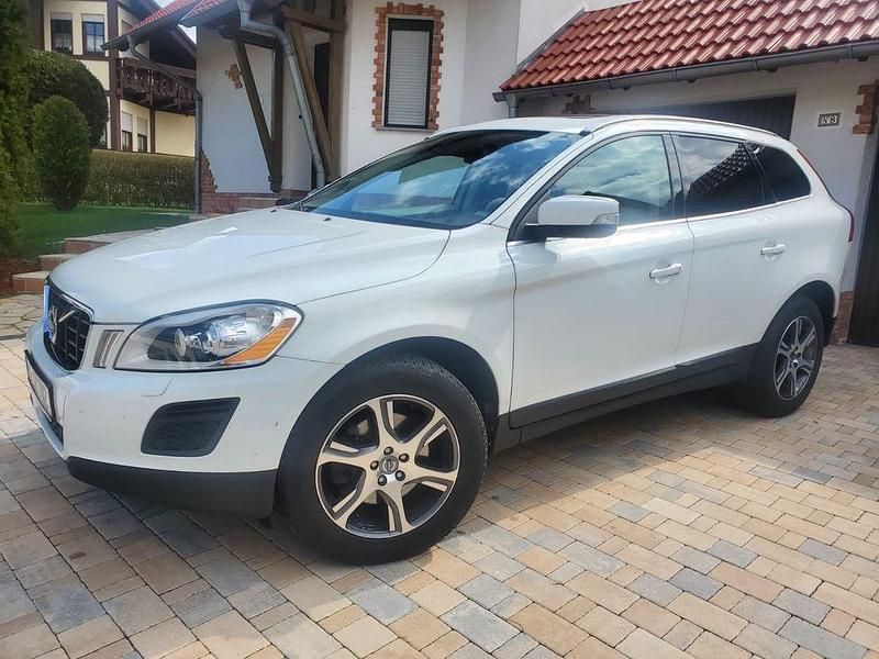 Weiß Gebraucht 2012 Volvo XC60 Summum SUV | 12.500 € (Fairer Preis) - Bild 1/4