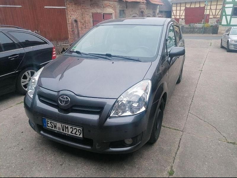 Grau Gebraucht 2007 Toyota Corolla Verso Van / Kleinbus | 3.000 € (Fairer Preis) - Bild 1/4