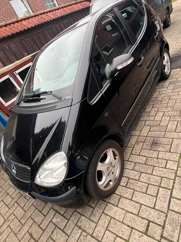 Schwarz Gebraucht 2002 Mercedes A170 Kleinwagen | 650 € (Guter Preis) - Bild 1/3
