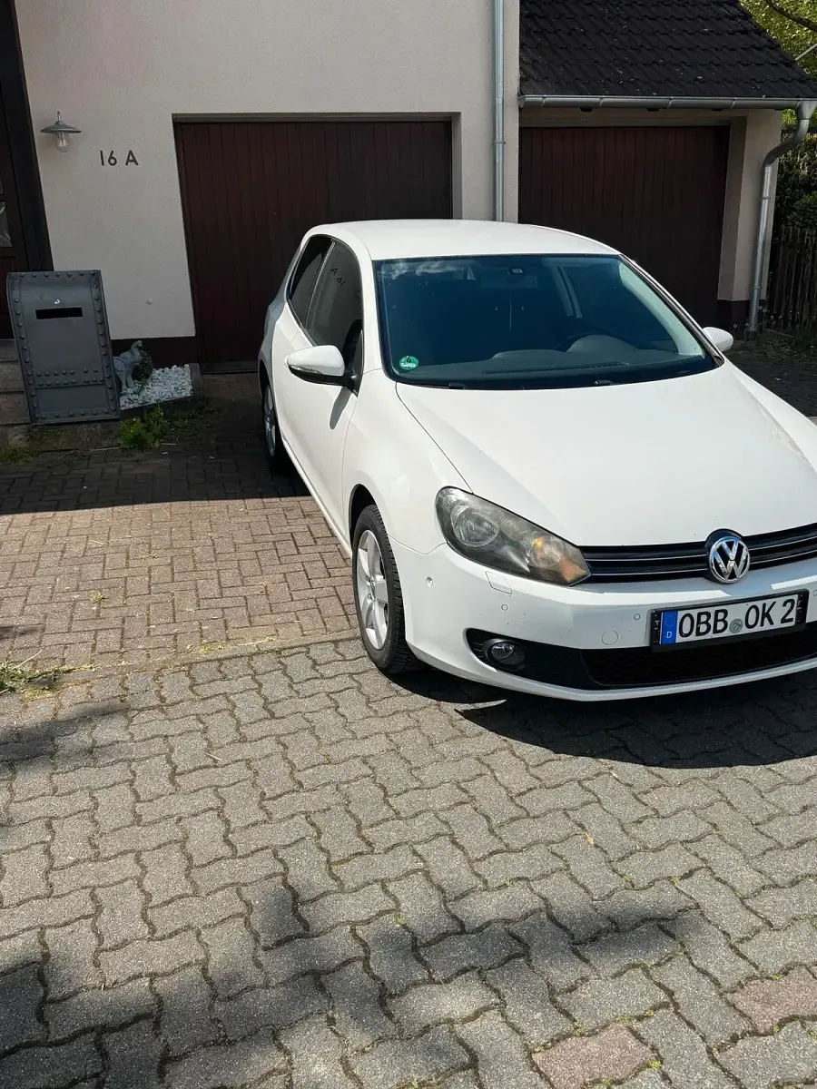 Gebraucht VW Golf VI 80 PS (58 kW) 2010 Weiß Kleinwagen