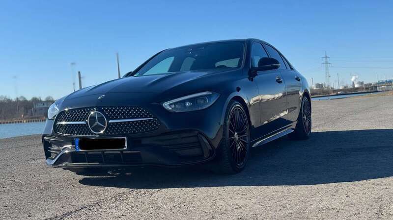 Schwarz Gebraucht 2022 Mercedes C300 AMG line Limousine | 46.500 € - Bild 1/4