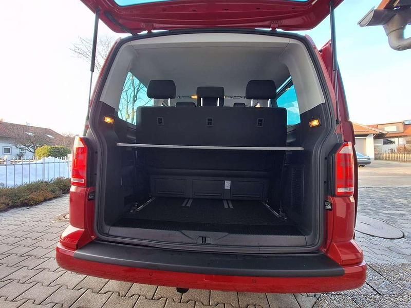 Gebraucht VW Multivan Trendline 150 PS (110 kW) 2018 Rot Van / Kleinbus
