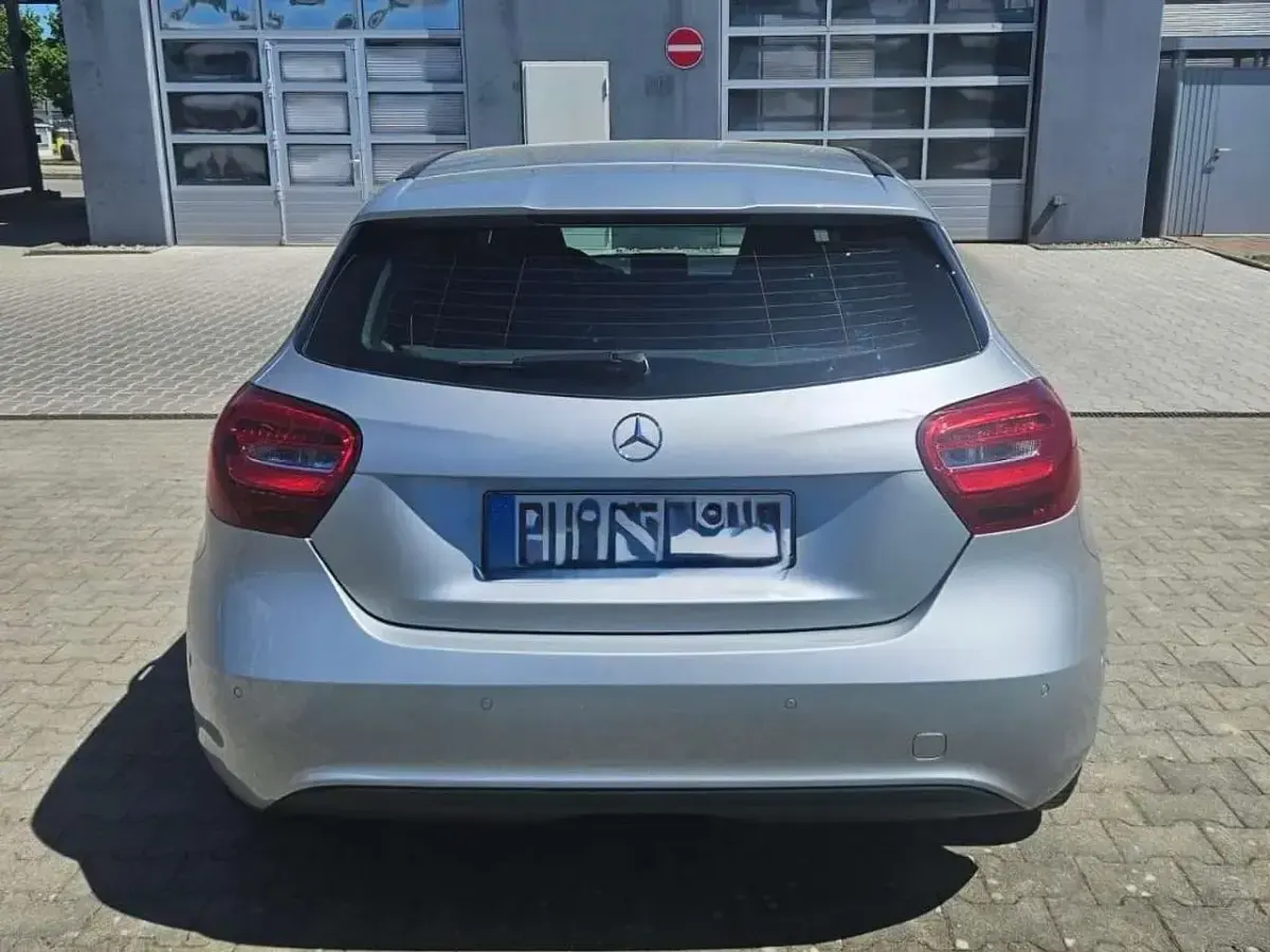 Gebraucht Mercedes A180 122 PS (89 kW) 2017 Polarsilber  metalliclack Kleinwagen