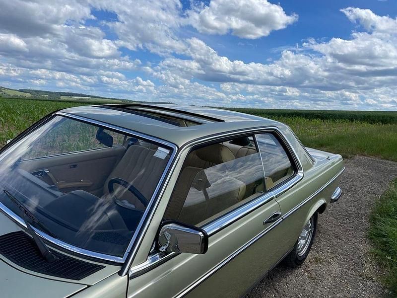 Grün Gebraucht 1982 Mercedes 230 Coupé | 14.500 € - Bild 1/4