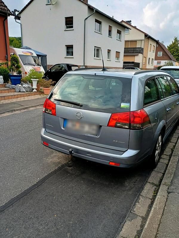 Grau Gebraucht 2005 Opel Vectra Kombi | 499 € (Superpreis) - Bild 1/4