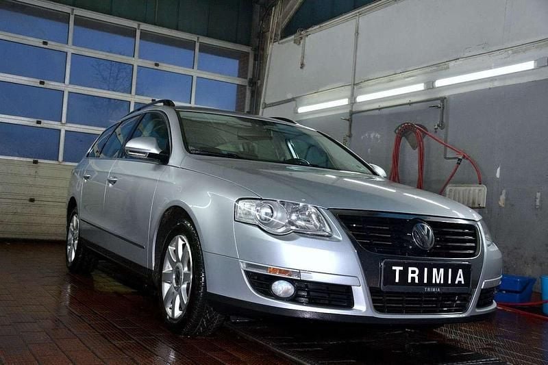 Reflexsilber Gebraucht 2010 VW Passat Comfortline Kombi | 2.490 € (Guter Preis) - Bild 1/4