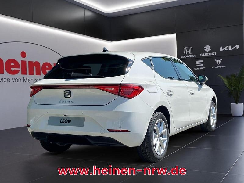 Neu Seat Leon 150 PS (110 kW) 2025 Weiß Limousine