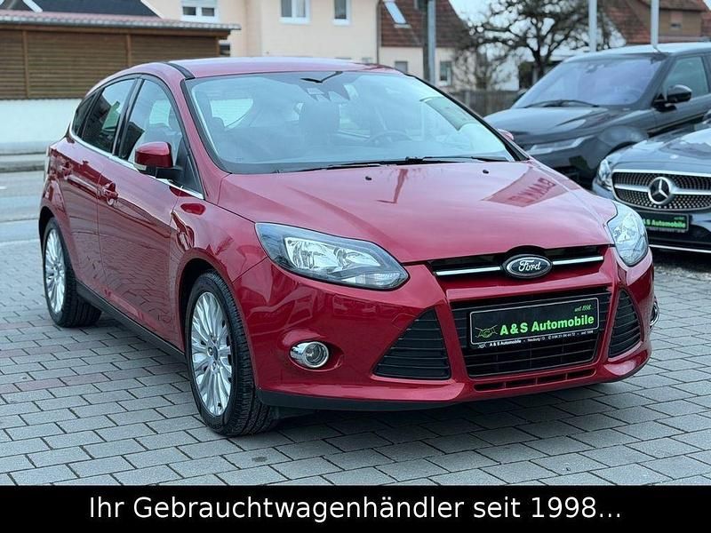 Second-hand Ford Focus Titanium 182 CP (133 kW) 2011 Roșu Berlinǎ