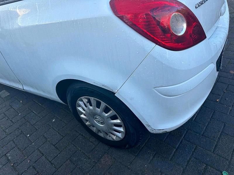 Gebraucht Opel Corsa 69 PS (50 kW) 2012 Weiß Kleinwagen