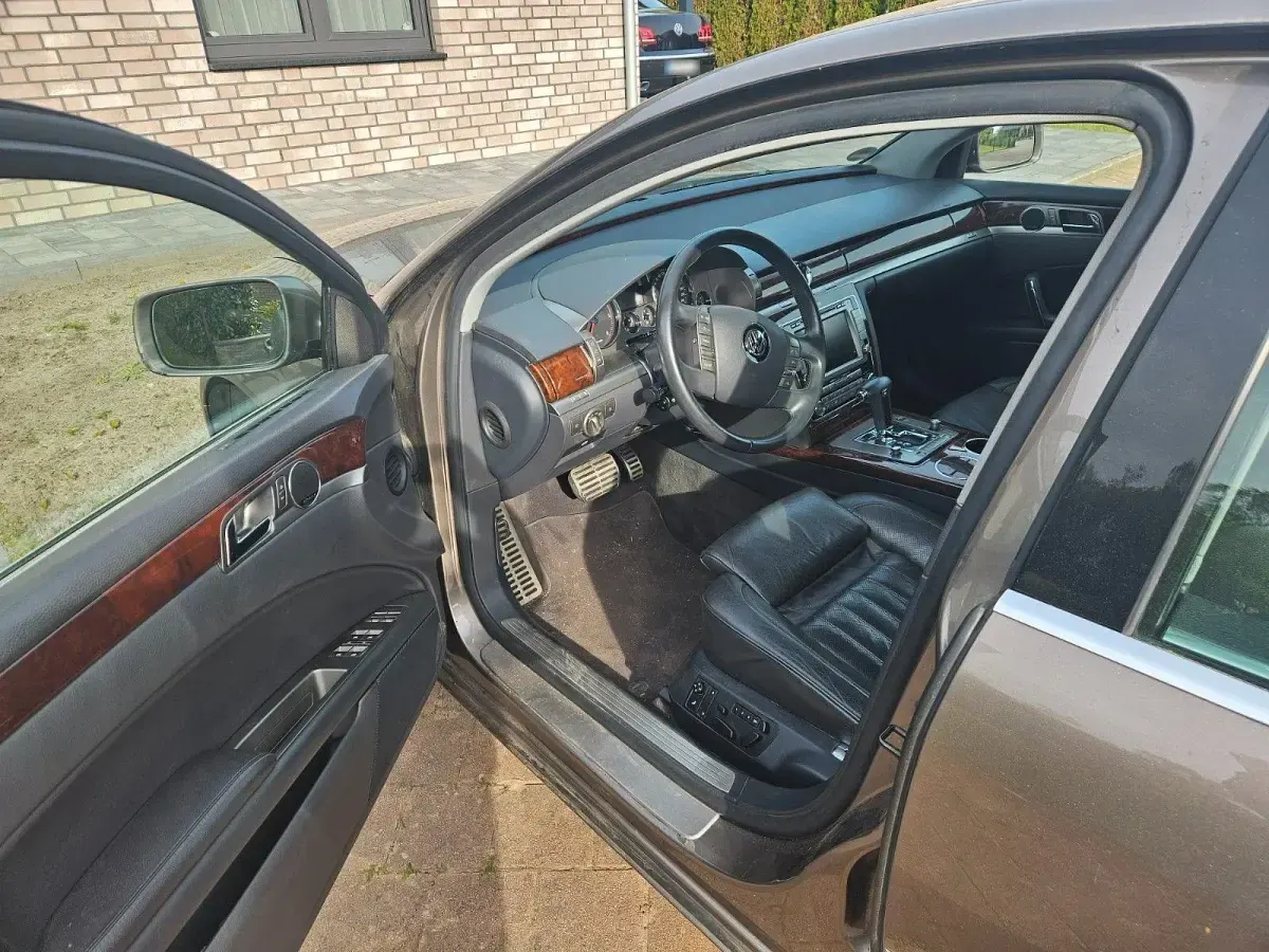 Gebraucht VW Phaeton 239 PS (175 kW) 2011 Beige Limousine