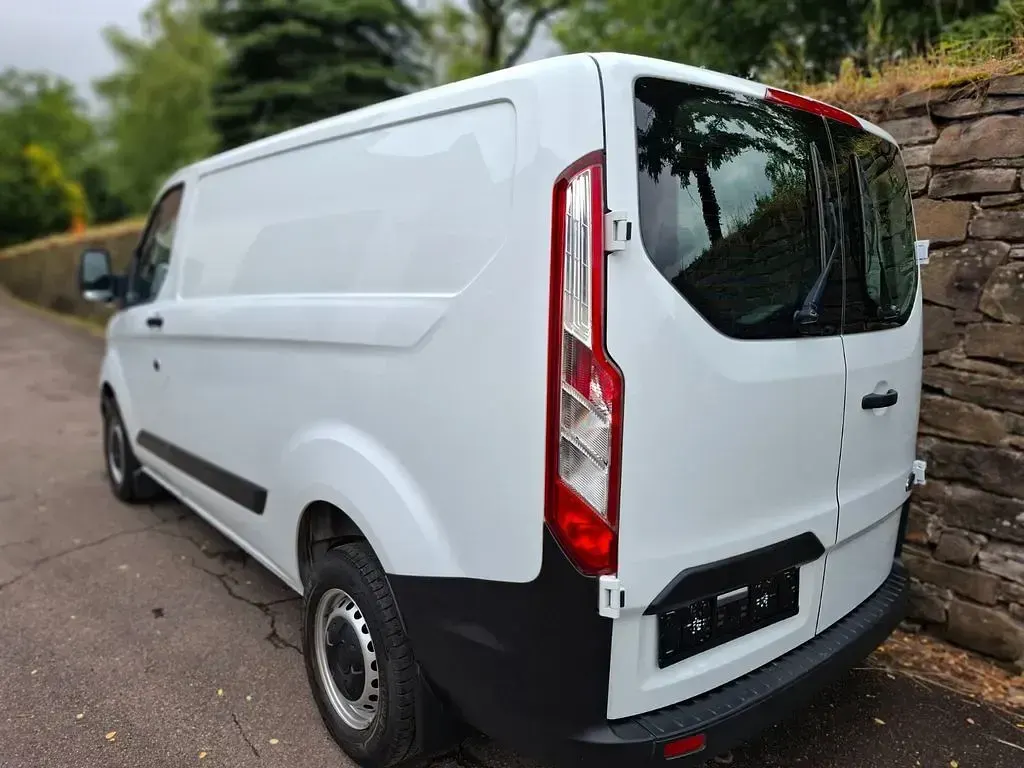 Gebraucht Ford Transit Custom 105 PS (77 kW) 2021 Weiß Limousine