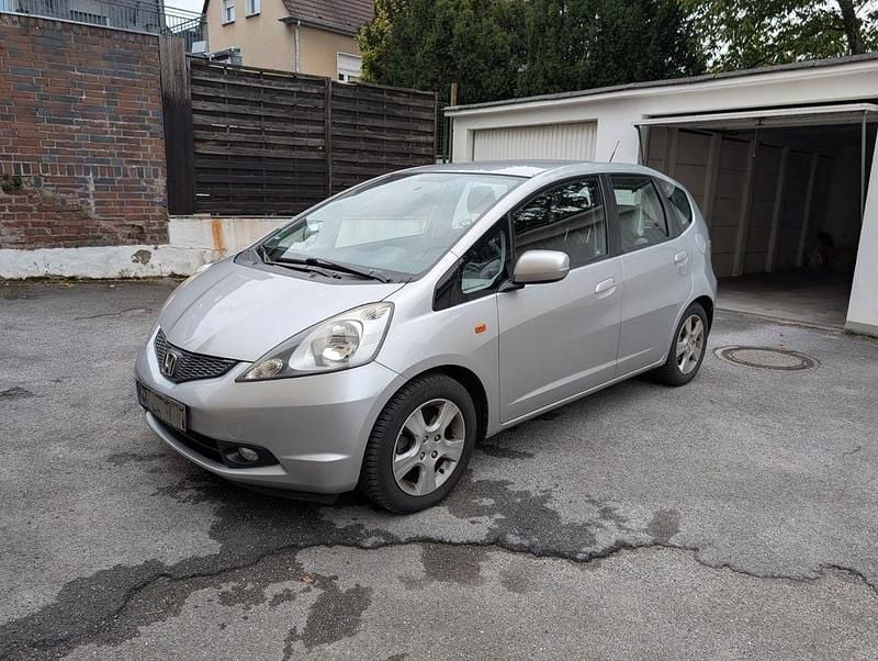 Silber Gebraucht 2010 Honda Jazz Trend Kleinwagen | 4.799 € (Etwas zu teuer) - Bild 1/4