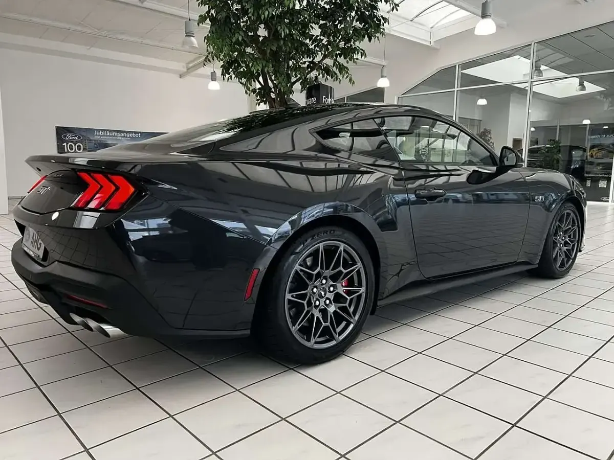 Gebraucht Ford Mustang GT Fastback 446 PS (328 kW) 2026 Dark matter metallic grey grau Limousine
