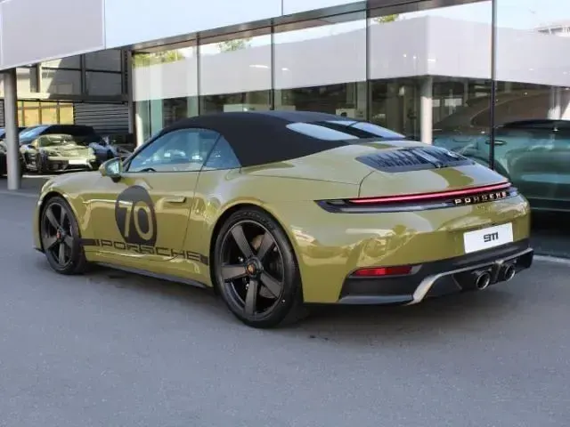 Neu Porsche 992 541 PS (397 kW) 2026 Grün Cabrio