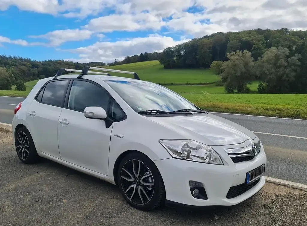 Gebraucht Toyota Auris Hybrid 136 PS (100 kW) 2012 Weiß Limousine