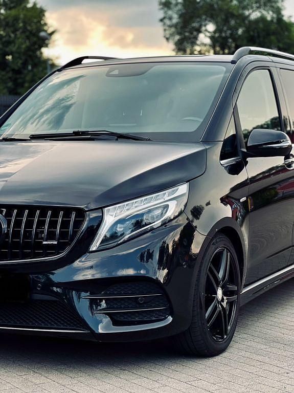 Schwarz Gebraucht 2016 Mercedes V250 Avantgarde Van / Kleinbus | 37.900 € (Teuer) - Bild 1/4