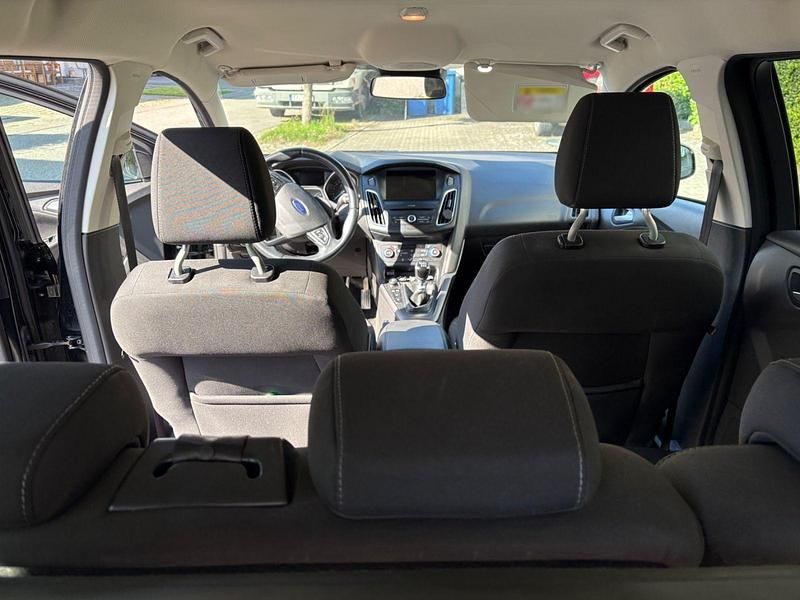 Gebraucht Ford Focus 120 PS (88 kW) 2016 Schwarz Kombi