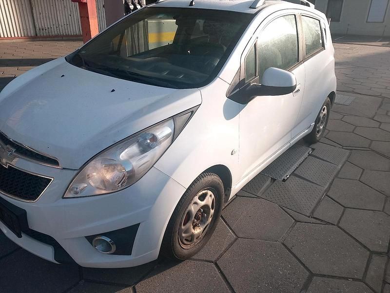 Gebraucht Chevrolet Spark 82 PS (60 kW) 2012 Weiß Kleinwagen