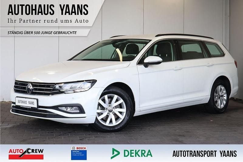 Weiß Gebraucht 2021 VW Passat Business Limousine | 19.899 € (Guter Preis) - Bild 1/4