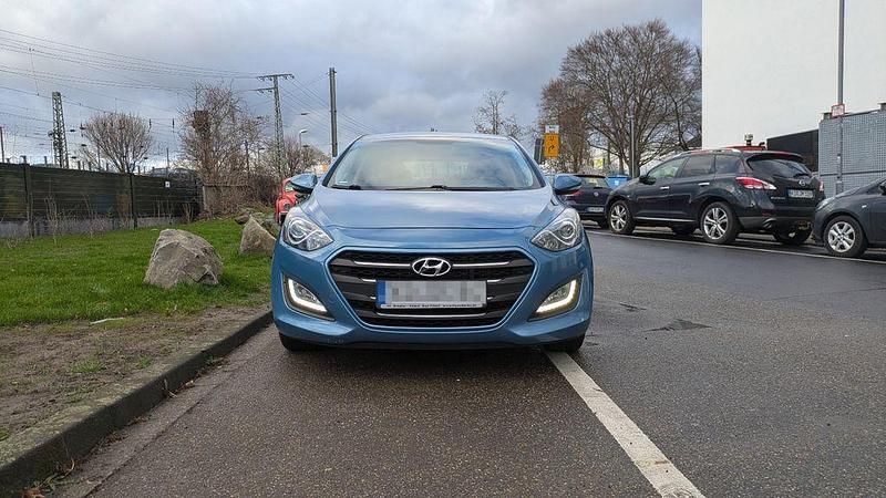 Gebraucht Hyundai i30 Style 110 PS (80 kW) 2013 Blau Limousine
