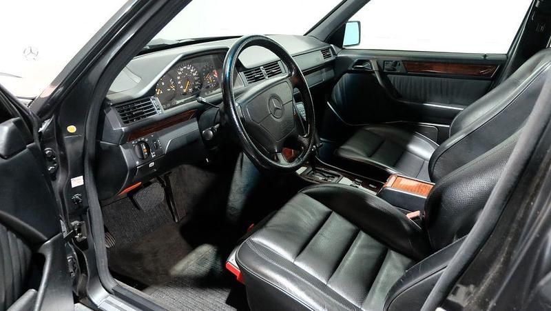 Gebraucht Mercedes E500 320 PS (235 kW) 1993 Schwarz Limousine