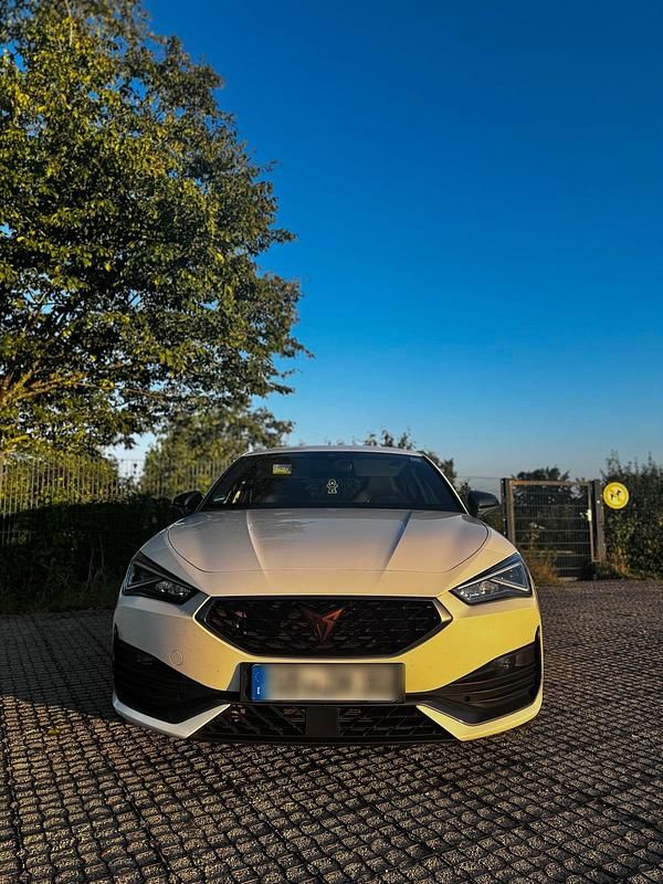 Weiß Gebraucht 2021 Cupra Leon Limousine | 24.900 € (Etwas zu teuer) - Bild 1/4