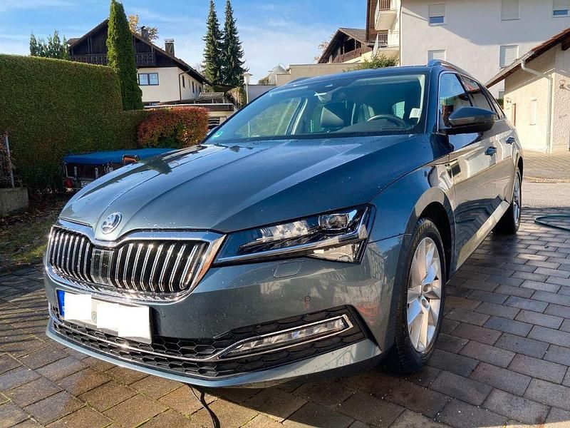 Grau Gebraucht 2020 Skoda Superb Limousine | 25.999 € (Guter Preis) - Bild 1/4