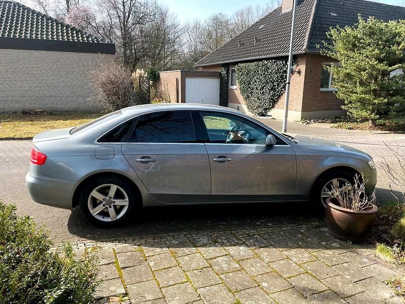 Gebraucht Audi A4 120 PS (88 kW) 2011 Andere farben Limousine