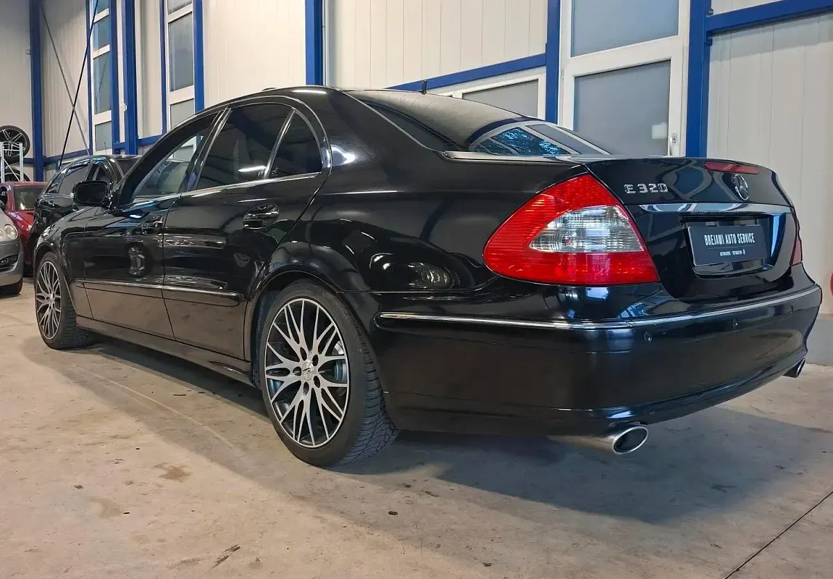 Gebraucht Mercedes E320 Sport 224 PS (164 kW) 2008 Schwarz Limousine