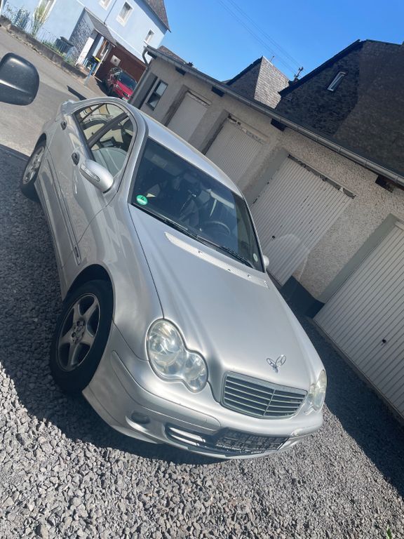 Silber Gebraucht 2004 Mercedes C180 Classic Limousine | 1.800 € (Guter Preis) - Bild 1/4