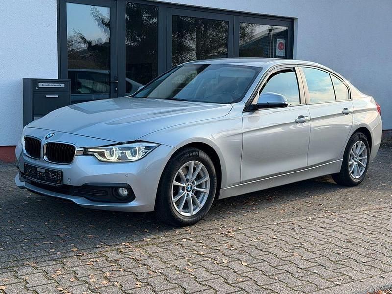 Silber Gebraucht 2015 BMW 320 Advantage Limousine | 13.399 € (Fairer Preis) - Bild 1/4