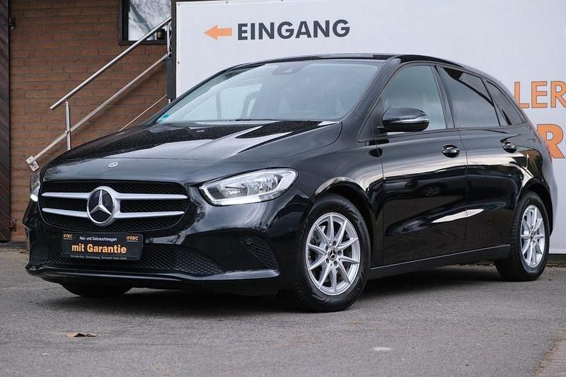 Gebraucht Mercedes B200 150 PS (110 kW) 2020 Kosmosschwarz Van / Kleinbus