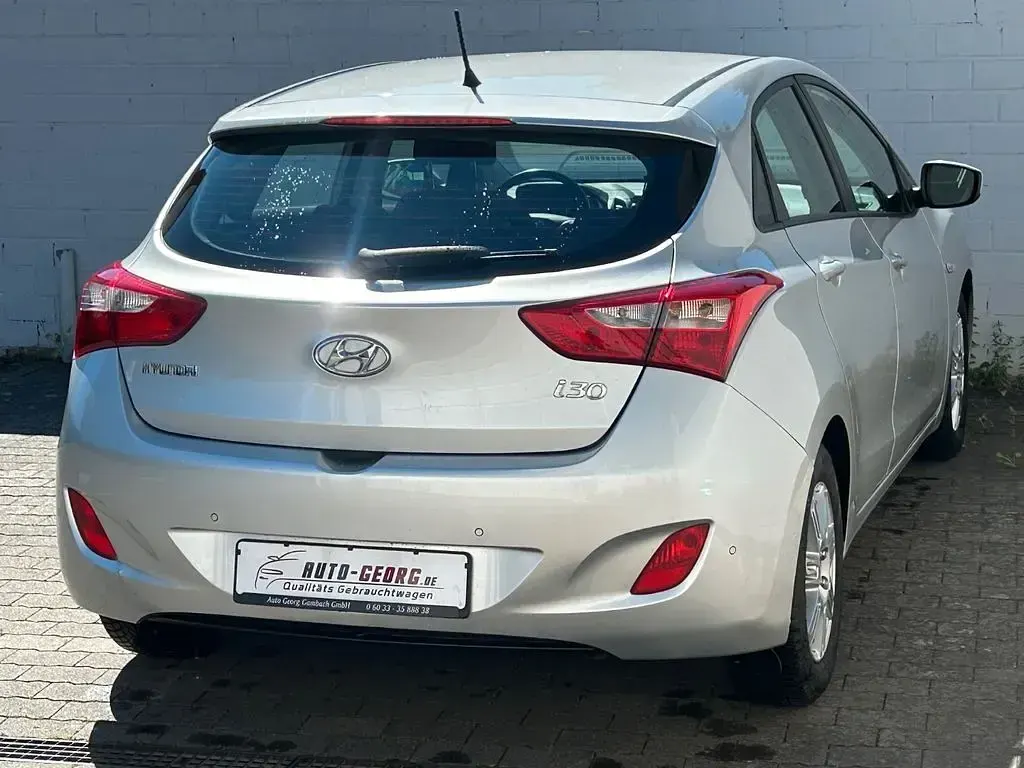 Gebraucht Hyundai i30 Classic 99 PS (72 kW) 2013 Silber Limousine