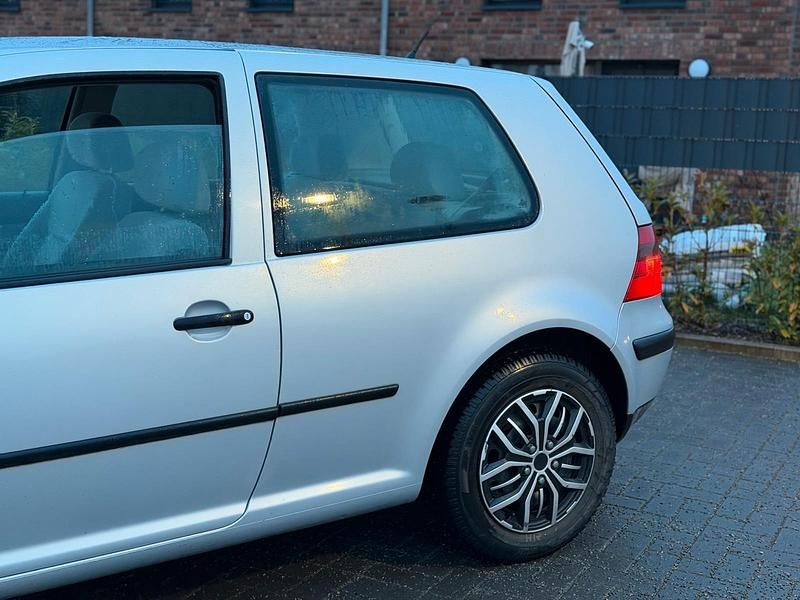 Gebraucht VW Golf IV 100 PS (73 kW) 2000 Schwarz Kleinwagen
