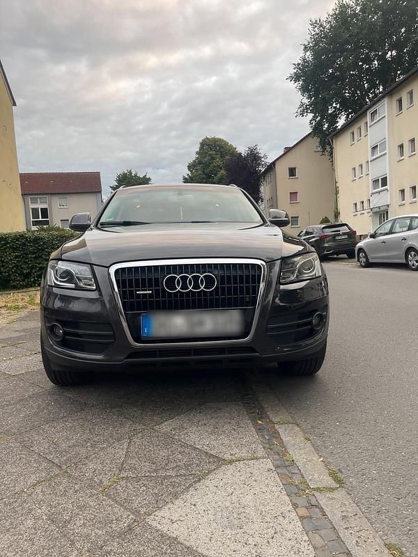 Grau Gebraucht 2009 Audi Q5 SUV | 8.000 € (Fairer Preis) - Bild 1/4