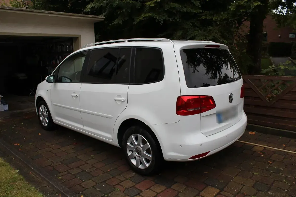 Gebraucht VW Touran Cup 105 PS (77 kW) 2015 Weiß Van / Kleinbus