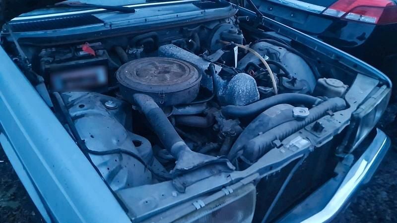 Gebraucht Mercedes 300 95 PS (69 kW) 1982 Blau Limousine