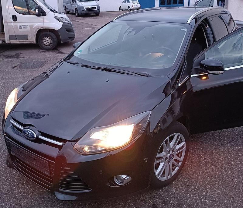 Gebraucht Ford Focus Titanium 125 PS (91 kW) 2013 Schwarz Kombi