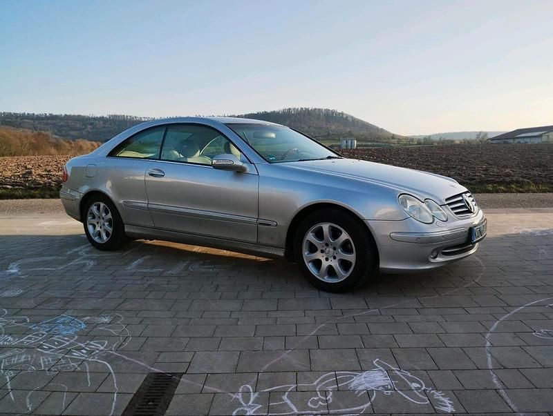Gebraucht Mercedes CLK320 218 PS (160 kW) 2004 Silber Coupé