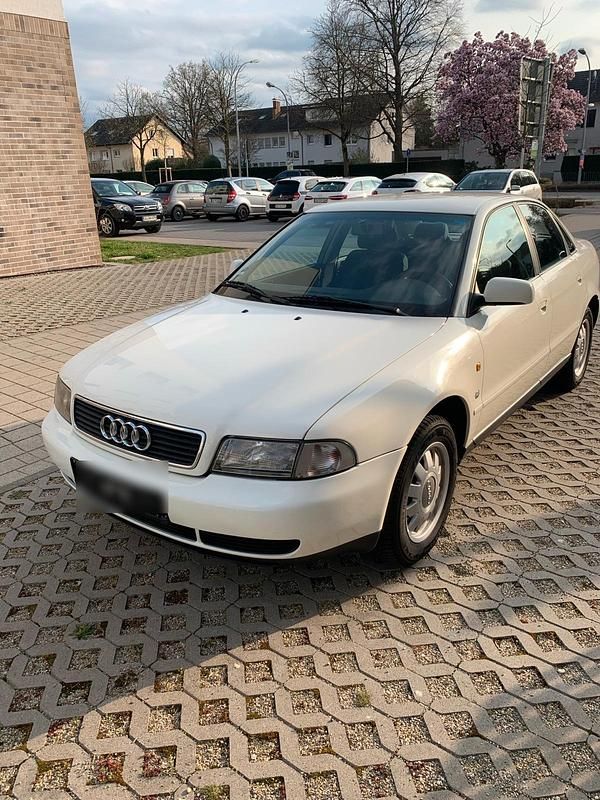Weiß Gebraucht 1997 Audi A4 Limousine | 3.000 € (Teuer) - Bild 1/4