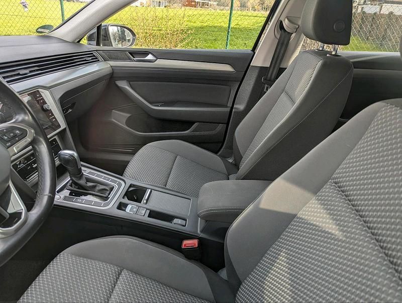 Gebraucht VW Passat 122 PS (89 kW) 2021 Schwarz Kombi