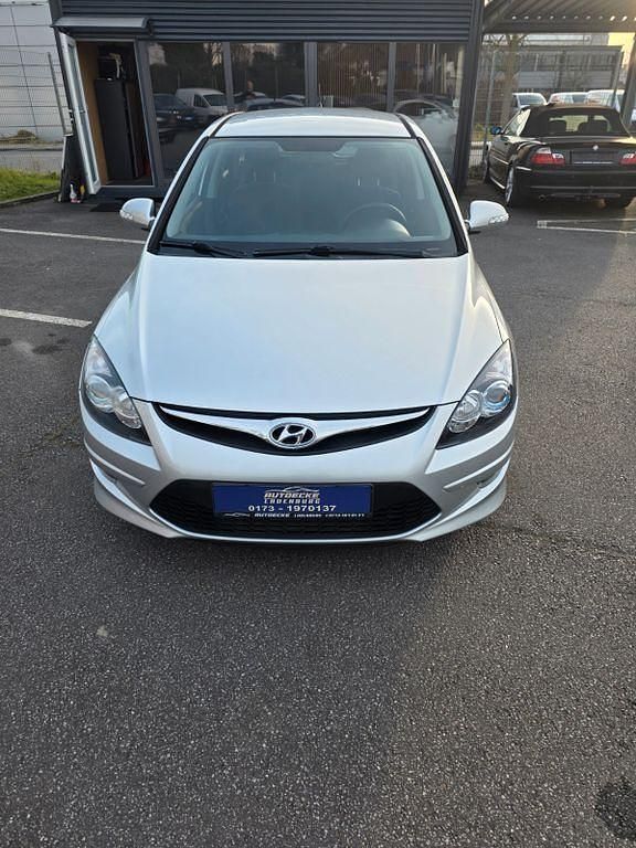 Gebraucht Hyundai i30 Classic 109 PS (80 kW) 2012 Silber Limousine