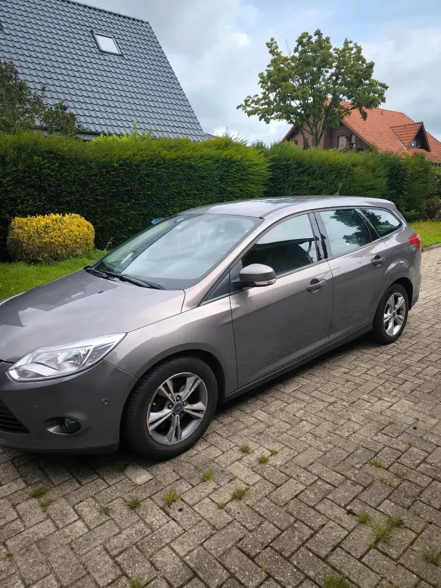 Gebraucht Ford Focus 101 PS (74 kW) 2013 Braun Kombi