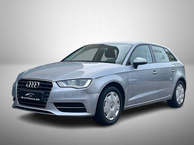 Silber Gebraucht 2016 Audi A3 Attraction Limousine | 10.999 € (Superpreis) - Bild 1/4