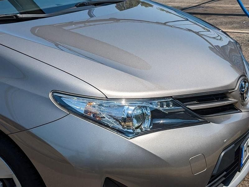 Gebraucht Toyota Auris Cool 99 PS (72 kW) 2015 Braun Limousine