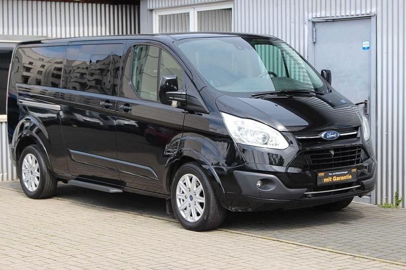 Schwarz Gebraucht 2017 Ford Tourneo Custom Titanium Van / Kleinbus | 23.490 € (Superpreis) - Bild 1/4