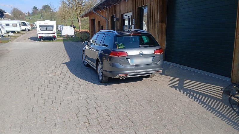 Gebraucht VW Golf VII Highline 184 PS (135 kW) 2019 Grau Kombi