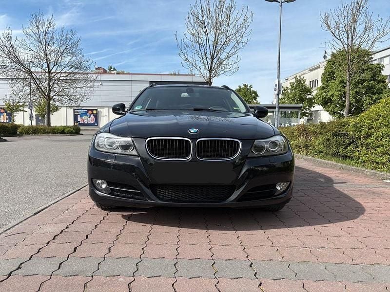 Gebraucht BMW 318 143 PS (105 kW) 2011 Schwarz Kombi